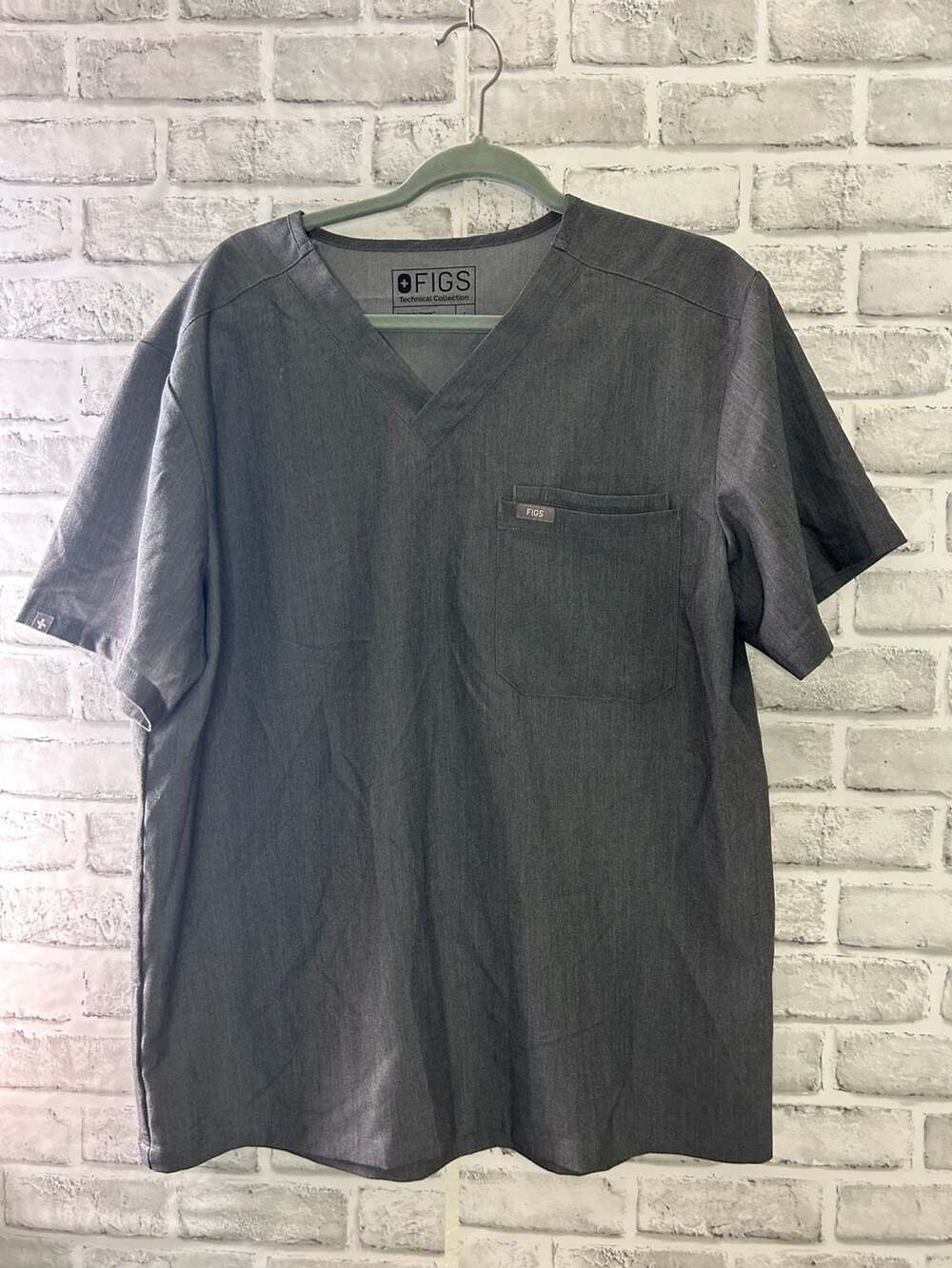 FIGS Technical Collection Gray Scrub Top and Pants Set - Picture 5 of 5